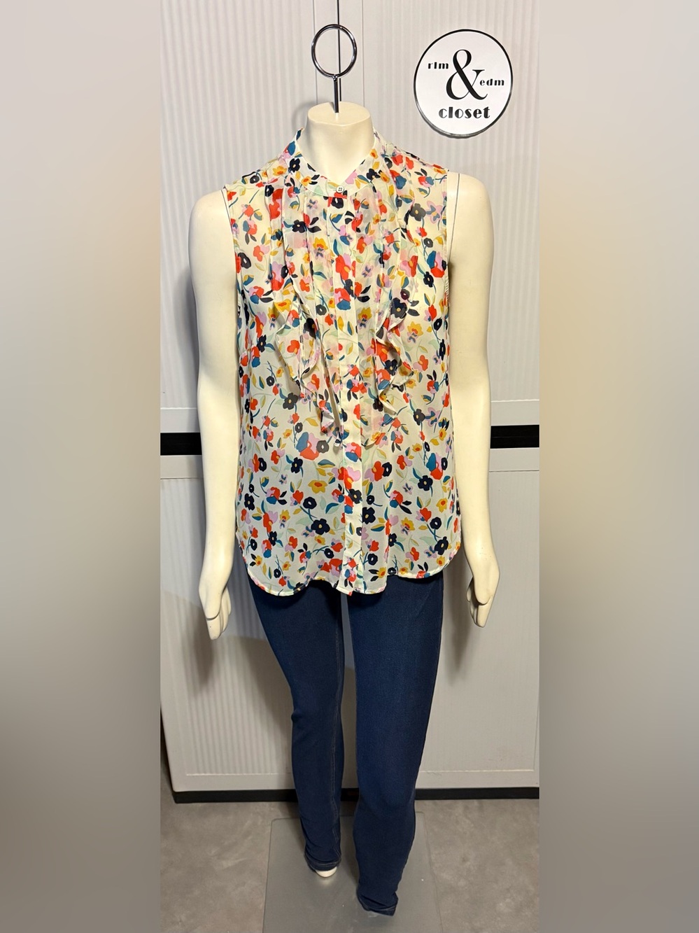 Cabi Ruffled Sleeveless Floral Blouse - Multicolor- Soft and Breezy!